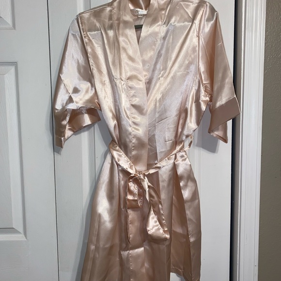 Miss to Mrs robe - Picture 1 of 1